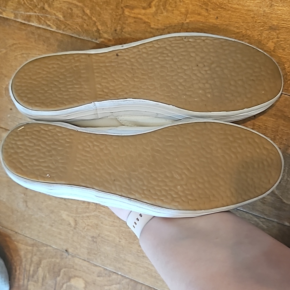 Basic Editions Shoes - Picture 2 of 3